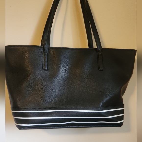 Kenneth Cole Reaction Large Black & White Bag - Picture 2 of 11